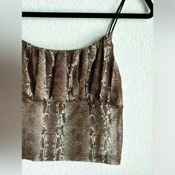 SUPERDOWN mesh cami snake top - Picture 4 of 6